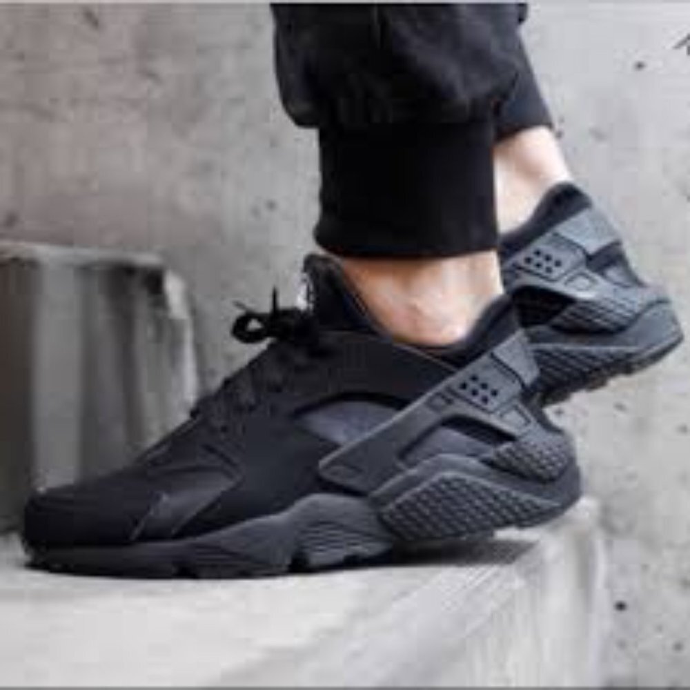 Nike Men's All-Black Athletic Sneakers